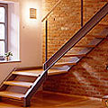 Treppe aus Stahl mit Viertelpodest